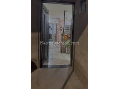 Casa de 4 alcobas en venta en La Milagrosa, Medellín, 168 m² · foto 2 de 17