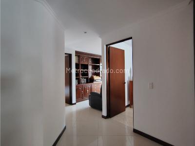 Apartamento de 3 alcobas en venta en La Magnolia, Envigado, 112 m² · foto 5 de 13