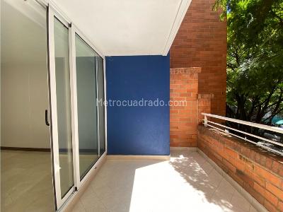 Apartamento de 3 alcobas en arriendo en Laureles, Medellín, 126 m² · foto 3 de 8