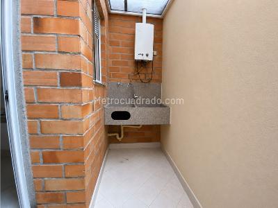 Apartamento de 3 alcobas en arriendo en Laureles, Medellín, 126 m² · foto 5 de 8