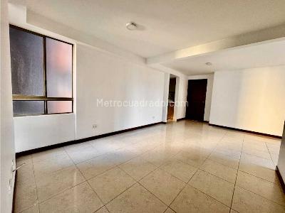 Apartamento de 2 alcobas en arriendo en Loma De Los Bernal, Medellín, 70 m² · foto 8 de 15