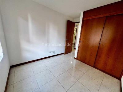 Apartamento de 2 alcobas en arriendo en Loma De Los Bernal, Medellín, 70 m² · foto 9 de 15