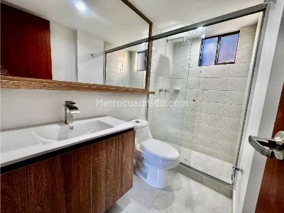 Apartamento de 2 alcobas en arriendo en Loma De Los Bernal, Medellín, 70 m² · foto 11 de 15