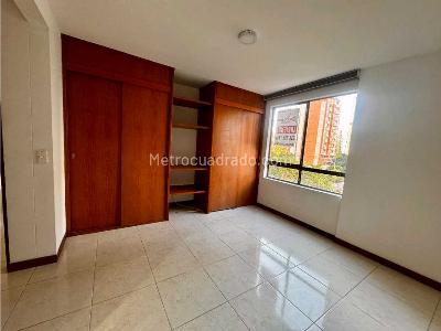 Apartamento de 2 alcobas en arriendo en Loma De Los Bernal, Medellín, 70 m² · foto 13 de 15