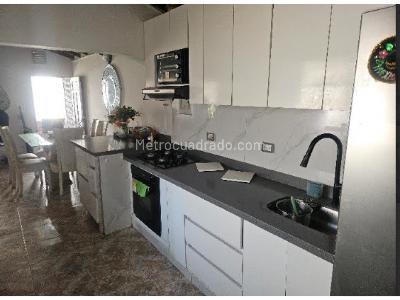 Apartamento de 2 alcobas en venta en Buenos Aires Medellin, Medellín, 84 m² · foto 2 de 13