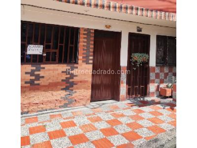 Casa de 5 alcobas en venta en Buenos Aires, Medellín, 40 m² · foto 2 de 20