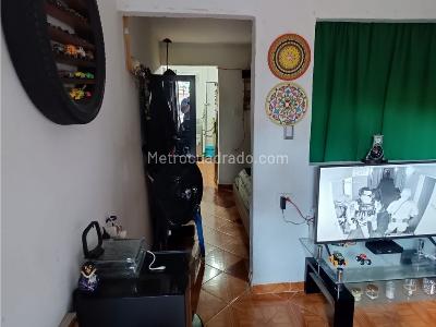 Casa de 5 alcobas en venta en Buenos Aires, Medellín, 40 m² · foto 13 de 20