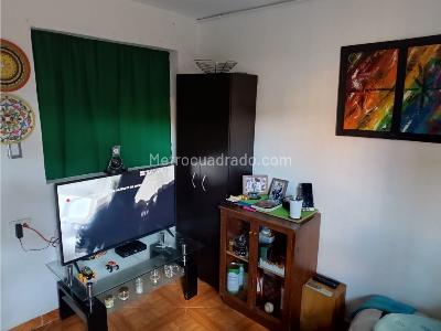 Casa de 5 alcobas en venta en Buenos Aires, Medellín, 40 m² · foto 14 de 20