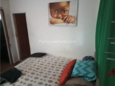 Casa de 5 alcobas en venta en Buenos Aires, Medellín, 40 m² · foto 16 de 20