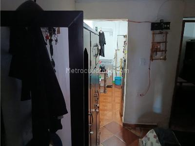 Casa de 5 alcobas en venta en Buenos Aires, Medellín, 40 m² · foto 19 de 20