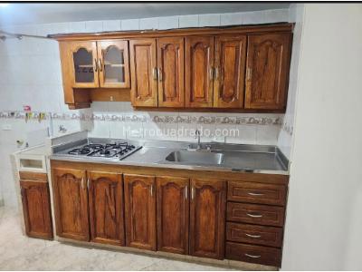 Apartamento de 2 alcobas en venta en Bombona 1, Medellín, 54 m² · foto 2 de 15