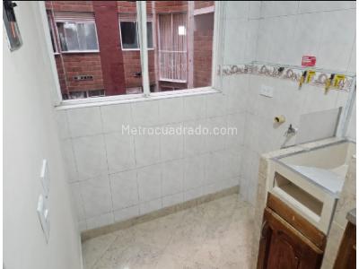 Apartamento de 2 alcobas en venta en Bombona 1, Medellín, 54 m² · foto 3 de 15