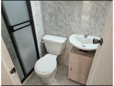 Apartamento de 2 alcobas en venta en Bombona 1, Medellín, 54 m² · foto 11 de 15