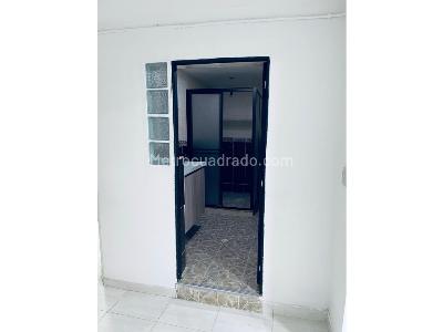 Casa de 4 alcobas en venta en Buenos Aires, Medellín, 90 m² · foto 2 de 10