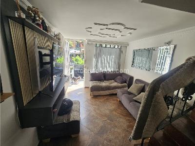Casa de 3 alcobas en venta en Buenos Aires, Medellín, 90 m² · foto 3 de 19