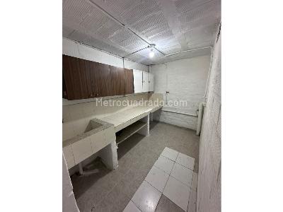 Casa de 2 alcobas en venta en La Milagrosa, Medellín, 46 m² · foto 4 de 16