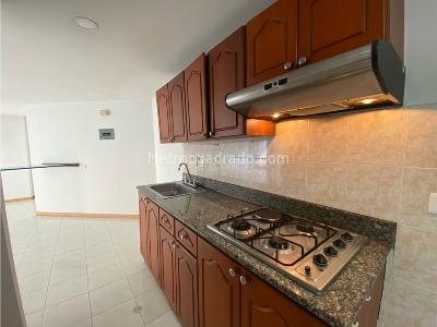 Apartaestudio en arriendo en Loma Del Indio, Medellín, 50 m² · foto 2 de 14