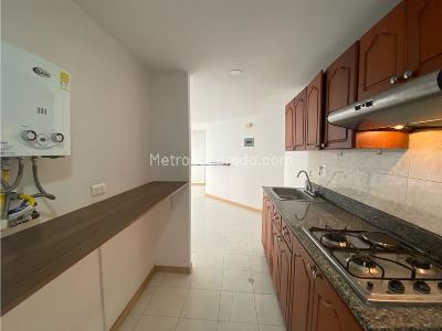 Apartaestudio en arriendo en Loma Del Indio, Medellín, 50 m² · foto 3 de 14