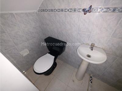 Apartaestudio en arriendo en La Milagrosa, Medellín, 40 m² · foto 10 de 13