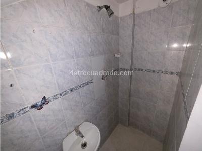 Apartaestudio en arriendo en La Milagrosa, Medellín, 40 m² · foto 11 de 13