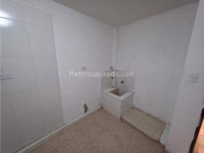 Apartaestudio en arriendo en La Milagrosa, Medellín, 40 m² · foto 12 de 13