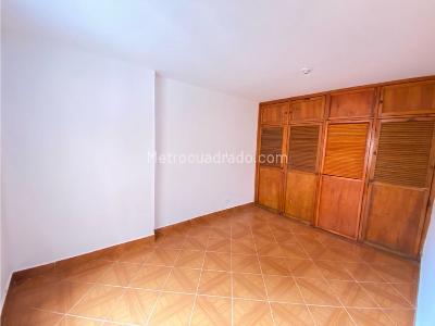Apartamento de 3 alcobas en arriendo en Campo Alegre, Medellín, 70 m² · foto 3 de 12