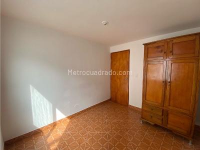 Apartamento de 3 alcobas en arriendo en Campo Alegre, Medellín, 70 m² · foto 4 de 12