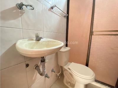 Apartamento de 3 alcobas en arriendo en Campo Alegre, Medellín, 70 m² · foto 8 de 12