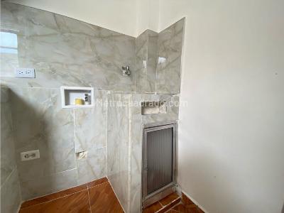 Apartamento de 3 alcobas en arriendo en Campo Alegre, Medellín, 70 m² · foto 10 de 12