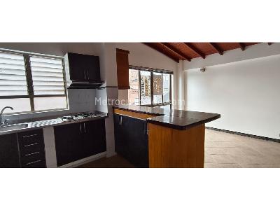 Casa de 1 alcoba en arriendo en Colombia, Medellín, 40 m² · foto 2 de 10