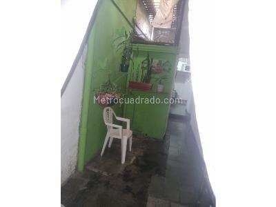 Casa de 3 alcobas en venta en Boston, Medellín, 169 m² · foto 3 de 9