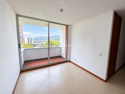 Apartamento de 2 alcobas en arriendo en Loma Del Indio, Medellín, 54 m² · foto 3 de 14