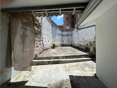 Casa de 3 alcobas en venta en Buenos Aires, Medellín, 258 m² · foto 14 de 20