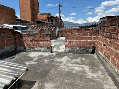 Casa de 3 alcobas en venta en Buenos Aires, Medellín, 258 m² · foto 17 de 20