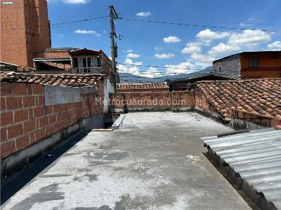 Casa de 3 alcobas en venta en Buenos Aires, Medellín, 258 m² · foto 18 de 20