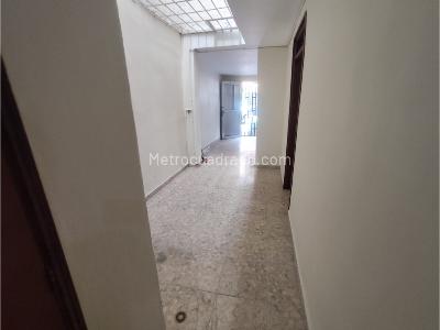 Casa de 3 alcobas en venta en La Milagrosa, Medellín, 93 m² · foto 2 de 16