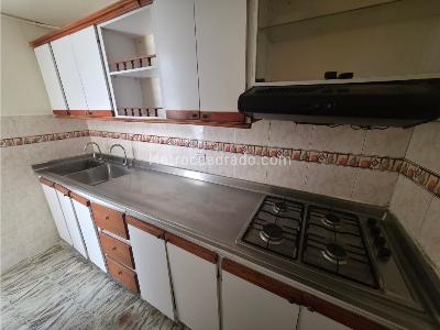 Apartamento de 2 alcobas en arriendo en Buenos Aires, Medellín, 50 m² · foto 2 de 14