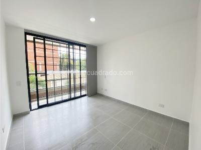 Apartamento de 3 alcobas en arriendo en La Castellana, Medellín, 91 m² · foto 3 de 13
