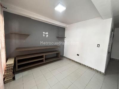 Casa de 3 alcobas en arriendo en Castilla, Medellín, 60 m² · foto 2 de 12