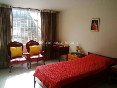 Apartamento de 3 alcobas en venta en Santa Barbara Central, Bogotá, 156 m² · foto 2 de 16