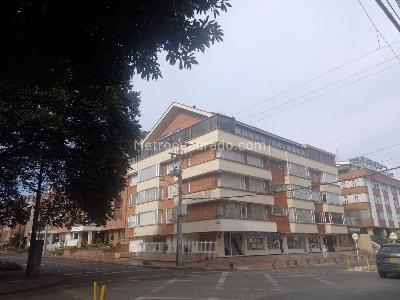 Apartamento de 3 alcobas en venta en Santa Barbara Central, Bogotá, 156 m² · foto 3 de 16