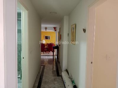 Apartamento de 3 alcobas en venta en Santa Barbara Central, Bogotá, 156 m² · foto 5 de 16