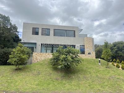 Casa de 4 alcobas en venta en La Calera, La Calera, 652 m² · foto 2 de 20