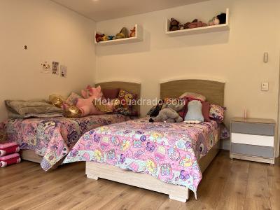 Apartamento de 4 alcobas en venta en Los Rosales, Bogotá, 265 m² · foto 14 de 20