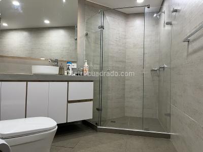 Apartamento de 4 alcobas en venta en Los Rosales, Bogotá, 265 m² · foto 18 de 20