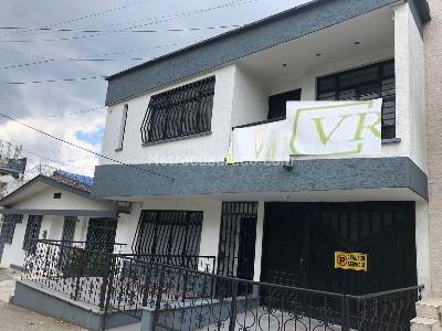 Casa de 5 alcobas en venta en Avenida Bolivar, Armenia, 225 m² · foto 2 de 3