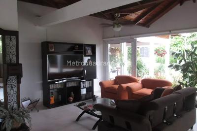 Casa de 3 alcobas en venta en El Eden, Armenia, 741 m² · foto 2 de 19