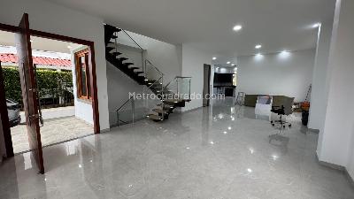 Casa de 5 alcobas en venta en Avenida 19, Armenia, 1200 m² · foto 2 de 15