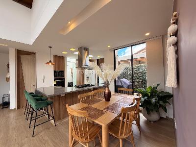 Casa de 3 alcobas en venta en Cajicá, 268 m² · foto 2 de 16