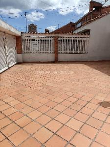 Casa de 5 alcobas en venta en Alhambra, Bogotá, 300 m² · foto 2 de 20